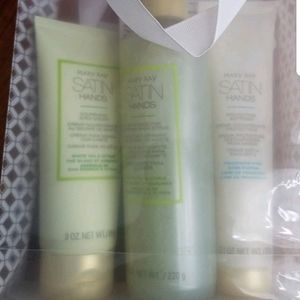 Mary Kay Satin Hands Pampering Set